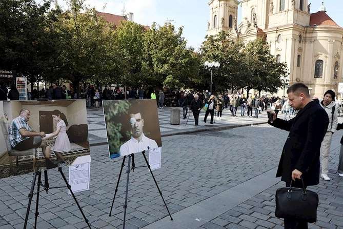 Çexiyada mina qurbanlarına həsr olunmuş sərgilər keçirildi — FOTOLAR Çexiyada mina qurbanlarına həsr olunmuş sərgilər keçirildi — FOTOLAR