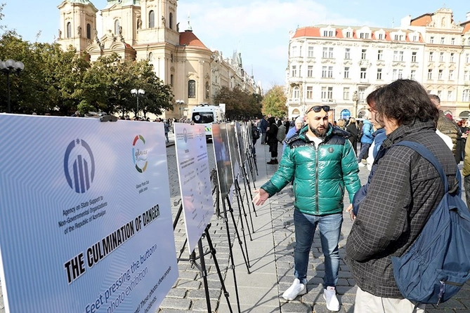 Çexiyada mina qurbanlarına həsr olunmuş sərgilər keçirildi — FOTOLAR Çexiyada mina qurbanlarına həsr olunmuş sərgilər keçirildi — FOTOLAR