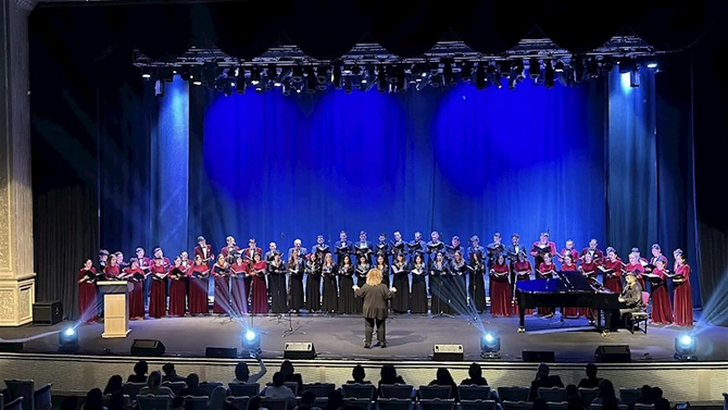 Qazax Kamera Xoru Gəncə Dövlət Filarmoniyasında konsert proqramı ilə çıxış edib — FOTOLAR