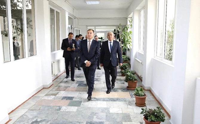 AHİK sədri qurumun Əmək və Sоsial Münasibətlər Akademiyasında tədrisin vəziyyəti ilə maraqlanıb — FOTOLAR