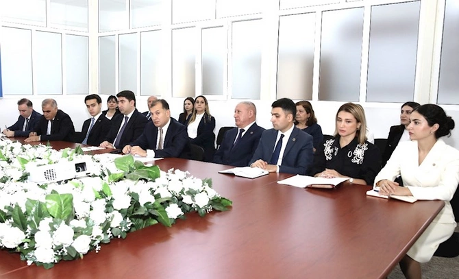 AHİK sədri qurumun Əmək və Sоsial Münasibətlər Akademiyasında tədrisin vəziyyəti ilə maraqlanıb — FOTOLAR