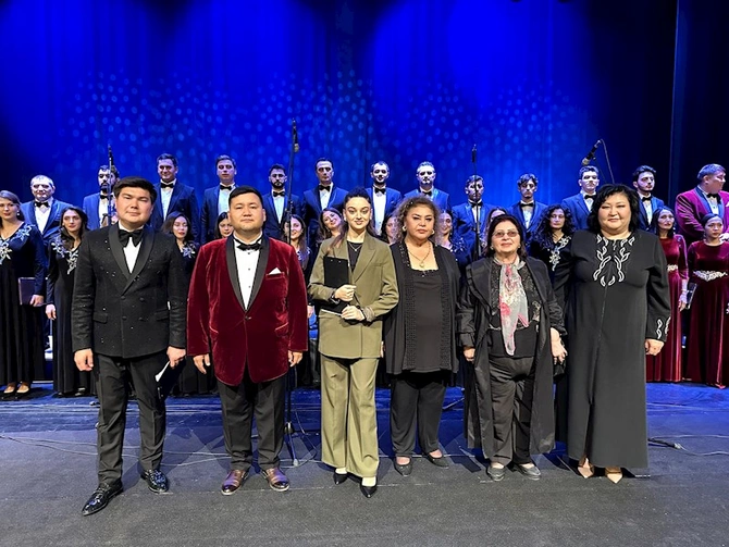 Qazax Kamera Xoru Gəncə Dövlət Filarmoniyasında konsert proqramı ilə çıxış edib — FOTOLAR