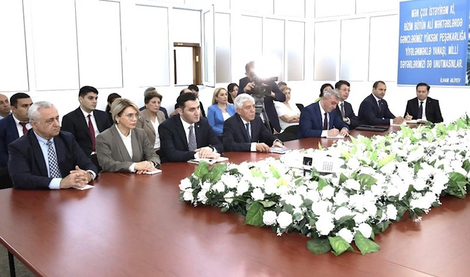 AHİK sədri qurumun Əmək və Sоsial Münasibətlər Akademiyasında tədrisin vəziyyəti ilə maraqlanıb — FOTOLAR
