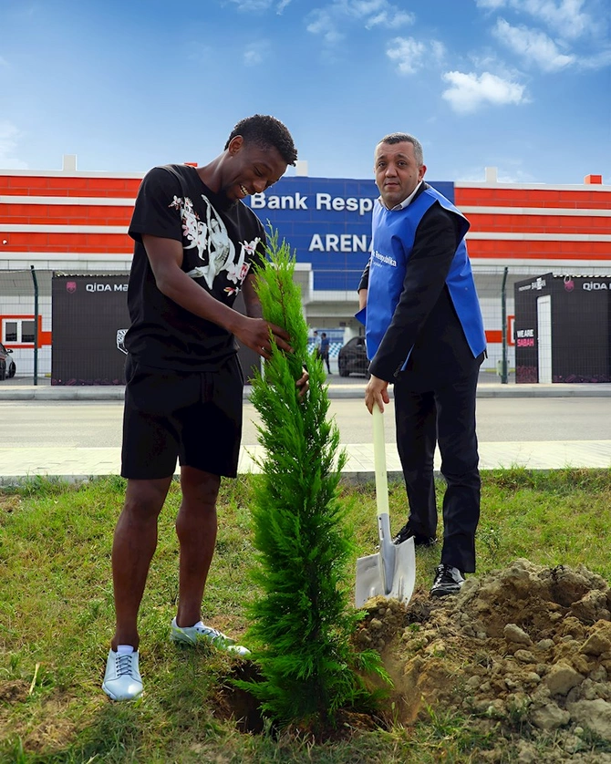 “Bank Respublika” və Sabah FK ağacəkmə aksiyası keçirdi — FOTOLAR