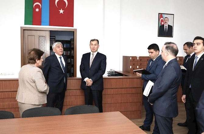 AHİK sədri qurumun Əmək və Sоsial Münasibətlər Akademiyasında tədrisin vəziyyəti ilə maraqlanıb — FOTOLAR