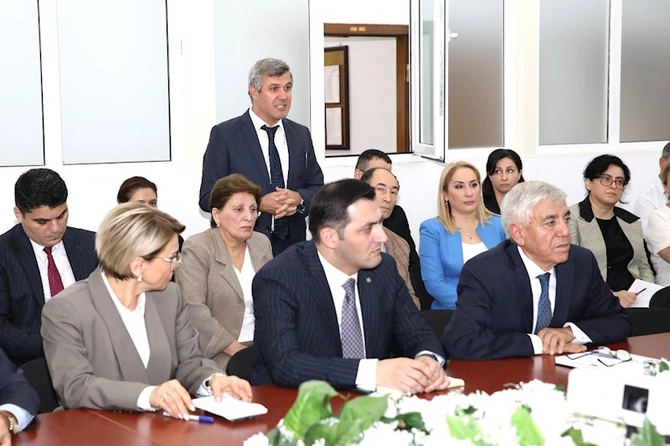 AHİK sədri qurumun Əmək və Sоsial Münasibətlər Akademiyasında tədrisin vəziyyəti ilə maraqlanıb — FOTOLAR