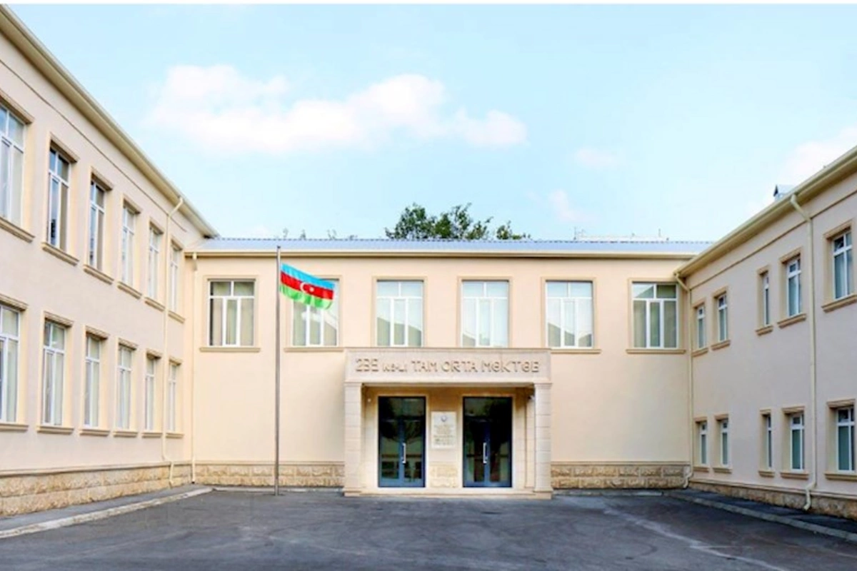 Bakıda məktəbin həyətində qadının şah damarını kəsdilər