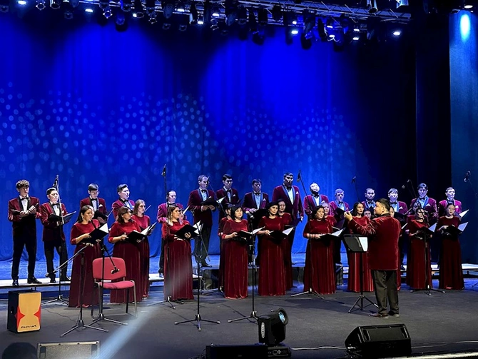 Qazax Kamera Xoru Gəncə Dövlət Filarmoniyasında konsert proqramı ilə çıxış edib — FOTOLAR