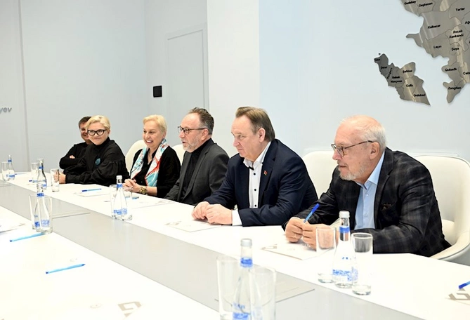 Mədəniyyət Nazirliyində xarici sirk rəhbərləri və mütəxəssisləri ilə görüş keçirildi — FOTOLAR