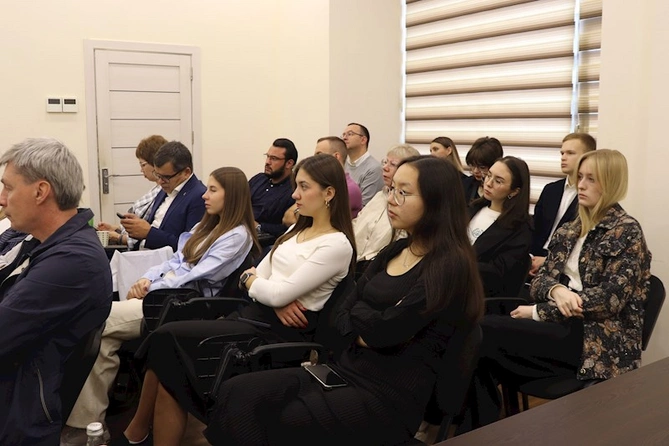 Vəkillər Kollegiyasının sədri İrkutsk əyalətinin Vəkillər Palatasının nümayəndə heyəti ilə görüşüb — FOTOLAR