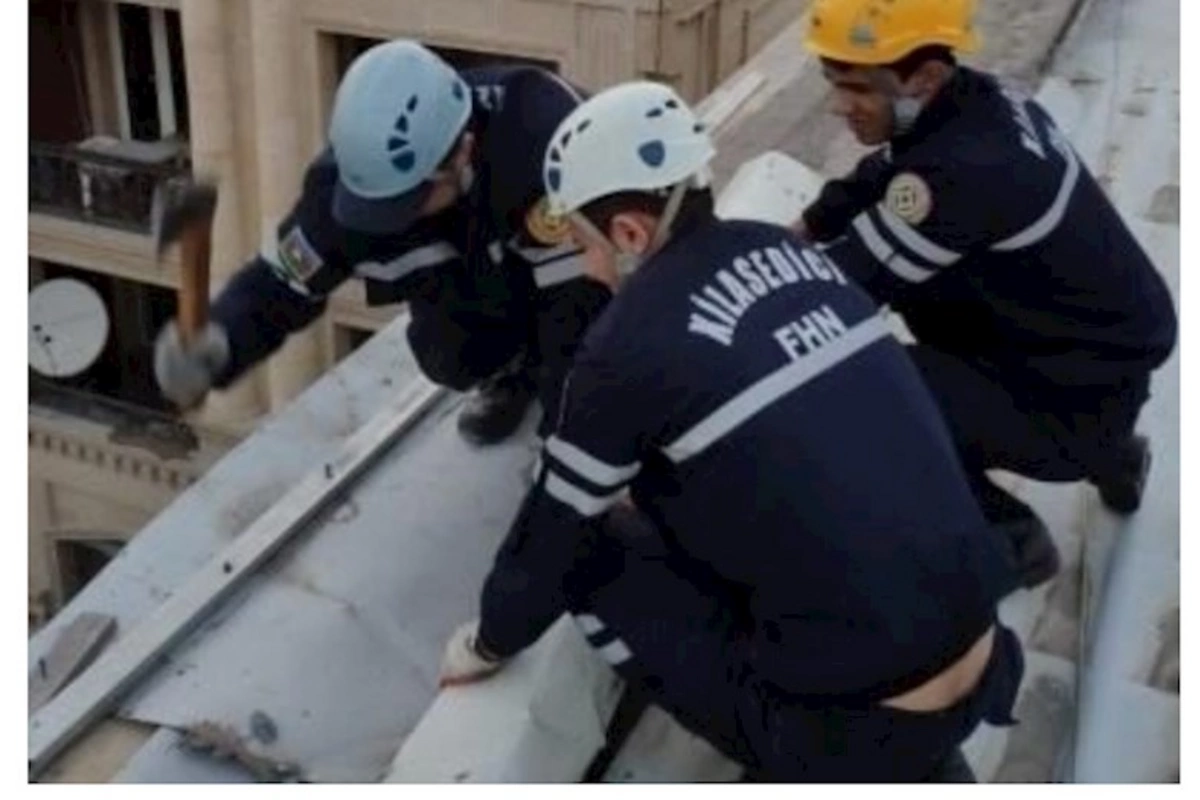 İntihara cəhd edən şəxs xilas olundu