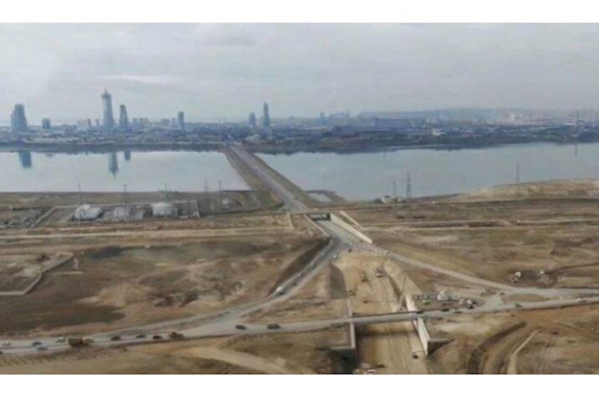 Bakıda su üzərindən yol çəkilir — Tıxaca son qoyulacaq (VİDEO)