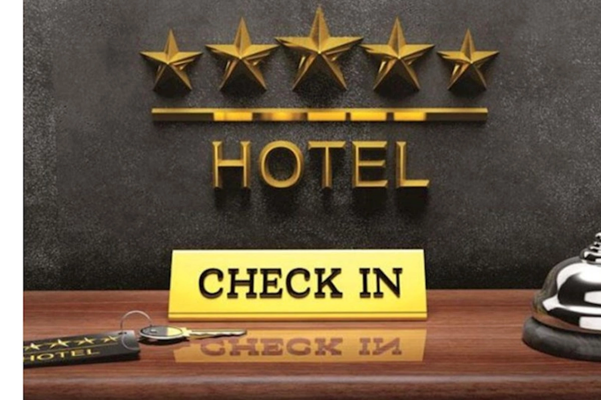 31 yaşlı məşhur müğənni otel binasından yıxılıb öldü — FOTO