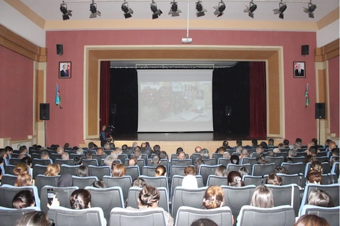 Ordubad şəhidlərinə həsr olunan “Şəhidlər unudulanda ölürlər” sənədli filmi nümayiş olunub — FOTOLAR Ordubad şəhidlərinə həsr olunan “Şəhidlər unudulanda ölürlər” sənədli filmi nümayiş olunub — FOTOLAR