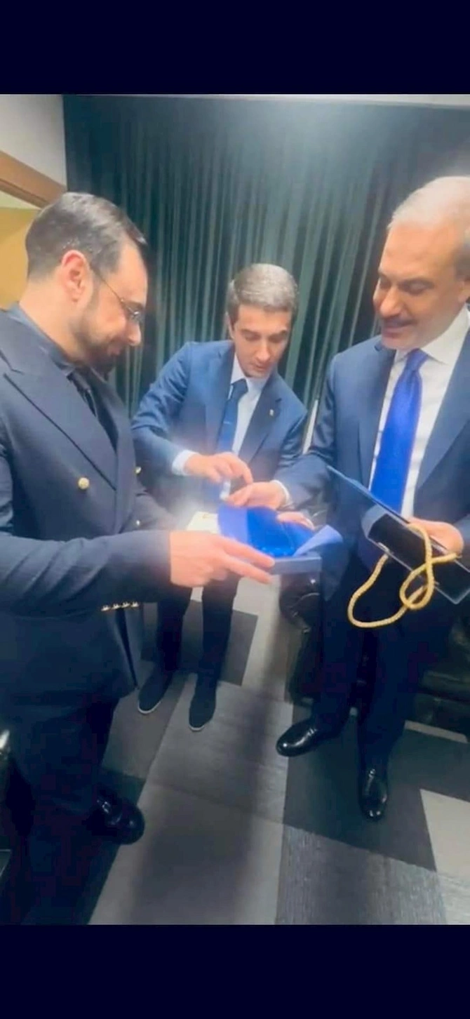 Hakan Fidana “Haber Global” rəhbərliyindən Azərbaycanla bağlı anlamlı hədiyyə — FOTOLAR