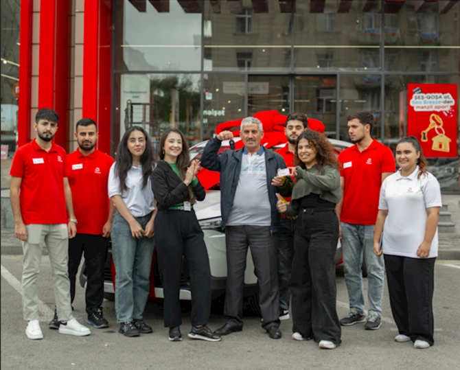 “Şeş-Qoşa” kampaniyasında qazanılan ilk avtomobil sahibinə təqdim olundu! — FOTOLAR “Şeş-Qoşa” kampaniyasında qazanılan ilk avtomobil sahibinə təqdim olundu! — FOTOLAR