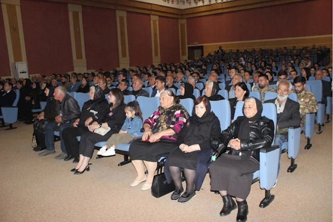 Ordubad şəhidlərinə həsr olunan “Şəhidlər unudulanda ölürlər” sənədli filmi nümayiş olunub — FOTOLAR Ordubad şəhidlərinə həsr olunan “Şəhidlər unudulanda ölürlər” sənədli filmi nümayiş olunub — FOTOLAR