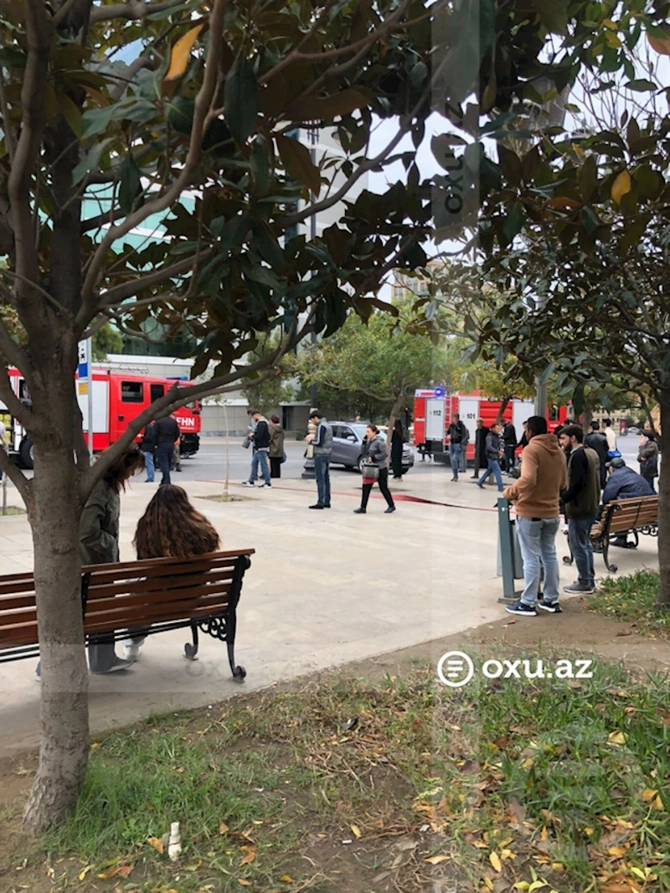 Bakı metrosunda tüstülənmə: Giriş müvəqqəti bağlandı — VİDEO/FOTO