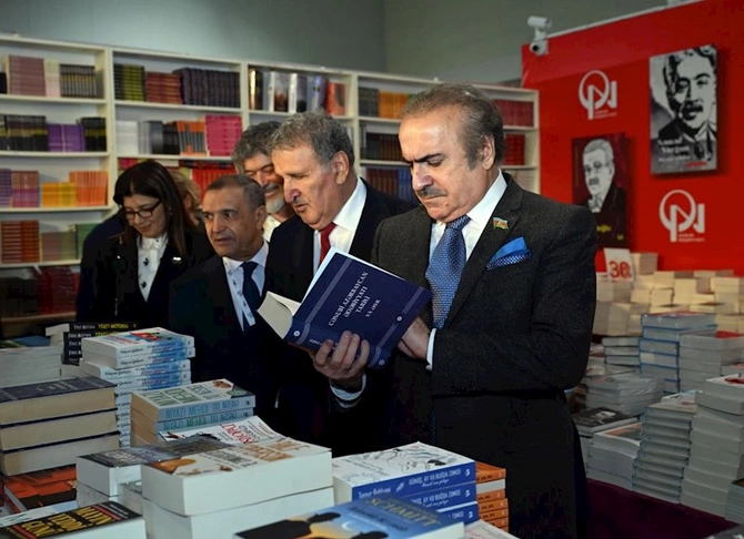 Paytaxtımızda X Beynəlxalq Kitab Sərgisi başlandı — FOTOLAR Paytaxtımızda X Beynəlxalq Kitab Sərgisi başlandı — FOTOLAR
