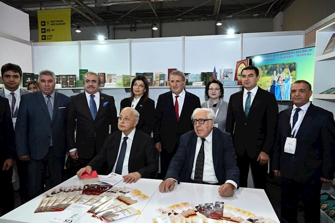 Paytaxtımızda X Beynəlxalq Kitab Sərgisi başlandı — FOTOLAR Paytaxtımızda X Beynəlxalq Kitab Sərgisi başlandı — FOTOLAR
