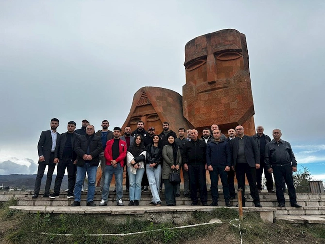 Gürcüstan azərbaycanlılarının üçüncü qrupu Xankəndiyə səfər edib — FOTOLAR Gürcüstan azərbaycanlılarının üçüncü qrupu Xankəndiyə səfər edib — FOTOLAR