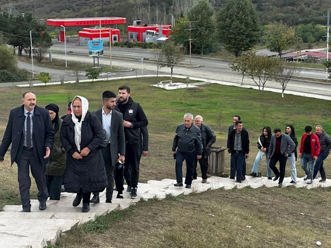 Gürcüstan azərbaycanlılarının üçüncü qrupu Xankəndiyə səfər edib — FOTOLAR Gürcüstan azərbaycanlılarının üçüncü qrupu Xankəndiyə səfər edib — FOTOLAR