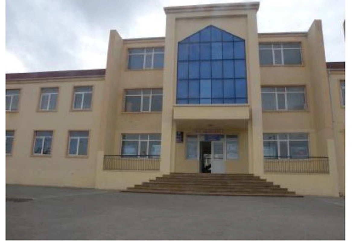 Bakıda məktəbin hasarı uçdu — Tədris dayandırıldı