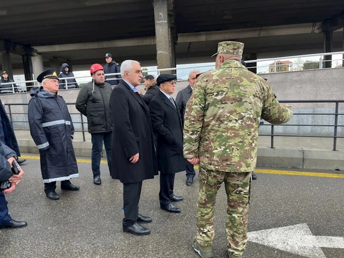 Kəmaləddin Heydərov su basmış ərazilərdə — FOTO