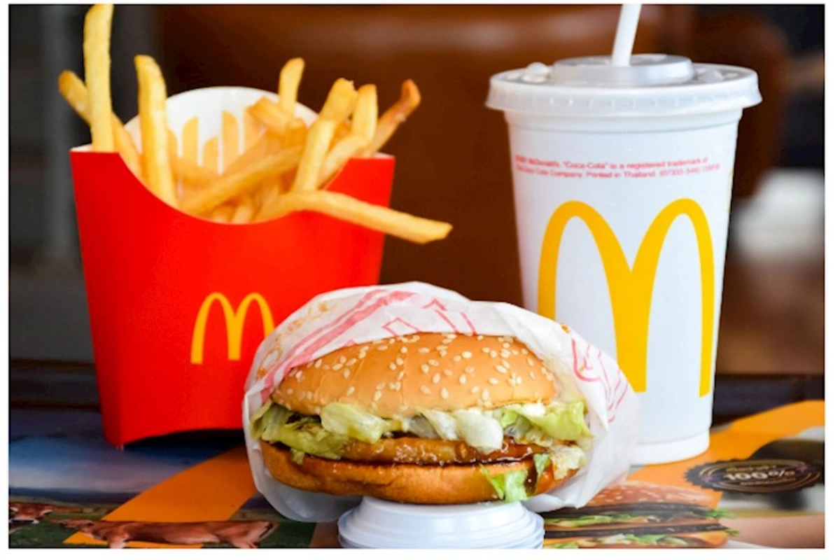 “McDonald's”da zəhərlənmə: 49 nəfər xəstəxanaya yerləşdirildi, ölən var