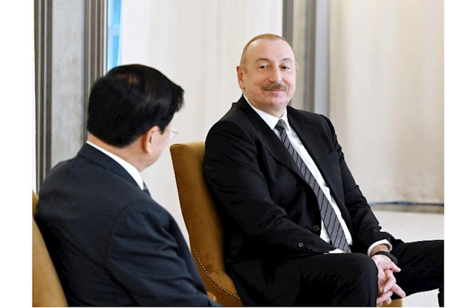 İlham Əliyev Laosun Prezidenti ilə görüşdü — FOTOLAR