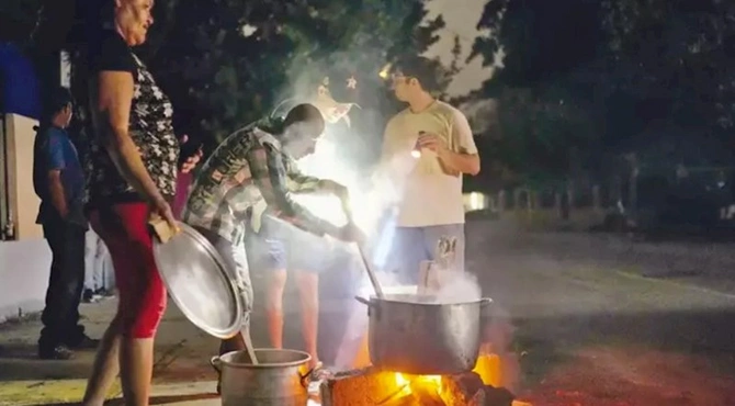 Bu ölkə bir həftədir qaranlıqda yaşayır — FOTOLAR