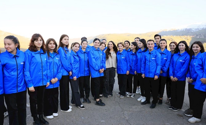 Leyla Əliyeva ağacəkmə aksiyasında — FOTOLAR Leyla Əliyeva ağacəkmə aksiyasında — FOTOLAR