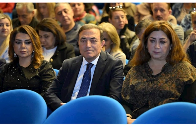 Mədəniyyət naziri Akademik Opera və Balet Teatrının kollektivi ilə görüşüb — FOTOLAR Mədəniyyət naziri Akademik Opera və Balet Teatrının kollektivi ilə görüşüb — FOTOLAR