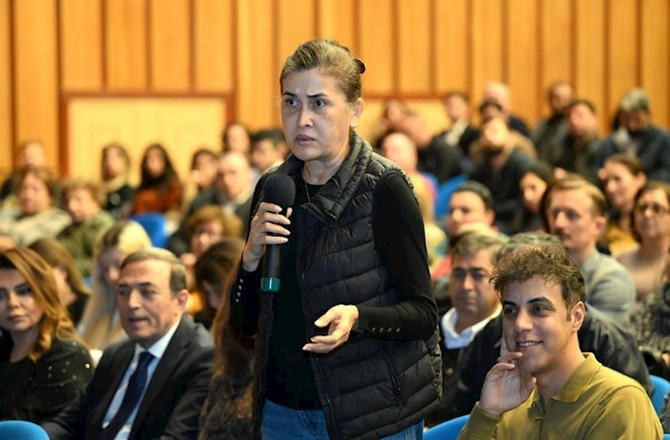 Mədəniyyət naziri Akademik Opera və Balet Teatrının kollektivi ilə görüşüb — FOTOLAR Mədəniyyət naziri Akademik Opera və Balet Teatrının kollektivi ilə görüşüb — FOTOLAR