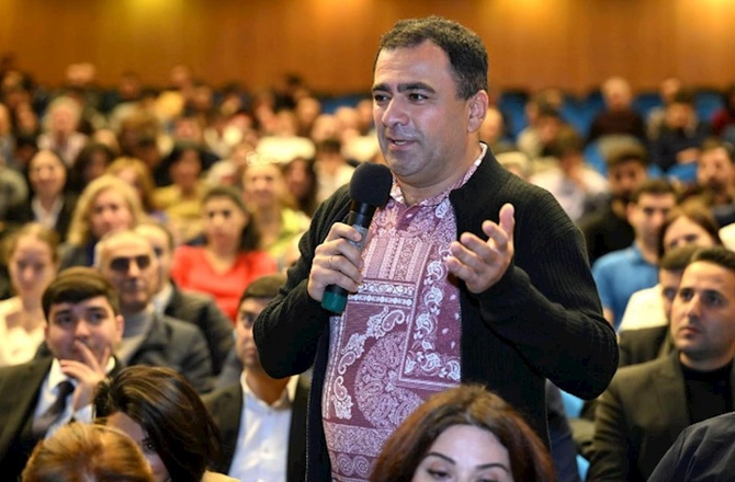 Mədəniyyət naziri Akademik Opera və Balet Teatrının kollektivi ilə görüşüb — FOTOLAR Mədəniyyət naziri Akademik Opera və Balet Teatrının kollektivi ilə görüşüb — FOTOLAR