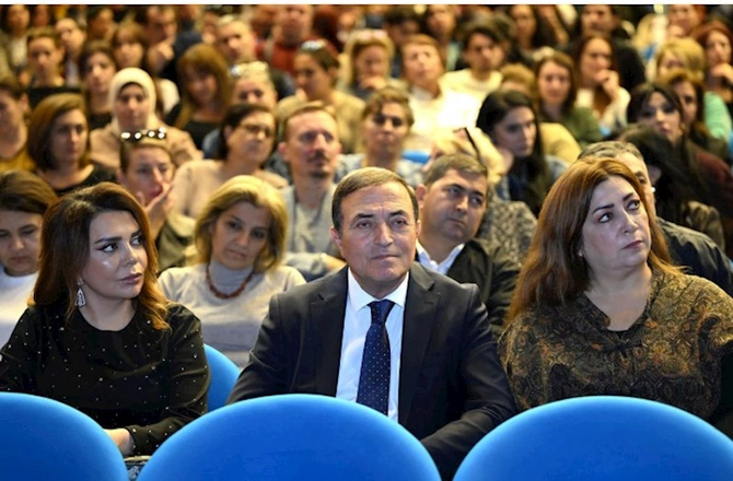 Mədəniyyət naziri Akademik Opera və Balet Teatrının kollektivi ilə görüşüb — FOTOLAR Mədəniyyət naziri Akademik Opera və Balet Teatrının kollektivi ilə görüşüb — FOTOLAR