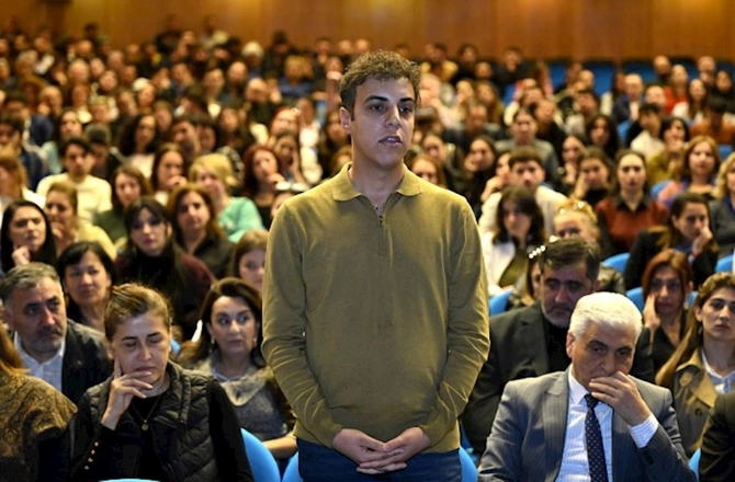 Mədəniyyət naziri Akademik Opera və Balet Teatrının kollektivi ilə görüşüb — FOTOLAR Mədəniyyət naziri Akademik Opera və Balet Teatrının kollektivi ilə görüşüb — FOTOLAR