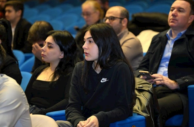Mədəniyyət naziri Akademik Opera və Balet Teatrının kollektivi ilə görüşüb — FOTOLAR Mədəniyyət naziri Akademik Opera və Balet Teatrının kollektivi ilə görüşüb — FOTOLAR