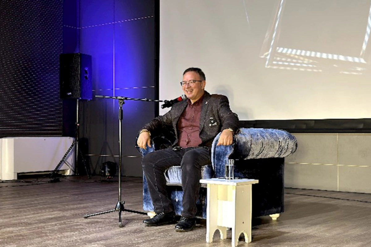Vüqar Camalzadə Üzbəüz layihəsinin qonağı olub — FOTOLAR