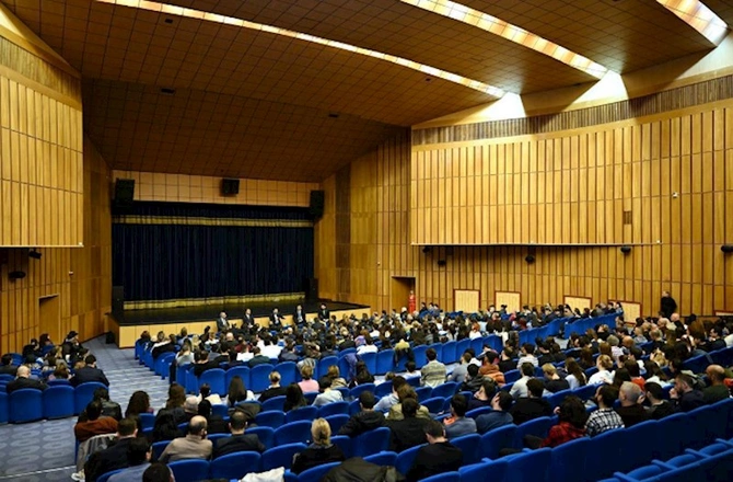 Mədəniyyət naziri Akademik Opera və Balet Teatrının kollektivi ilə görüşüb — FOTOLAR Mədəniyyət naziri Akademik Opera və Balet Teatrının kollektivi ilə görüşüb — FOTOLAR