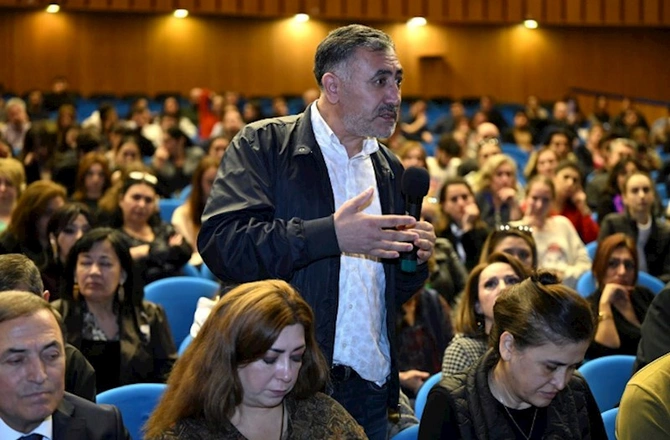 Mədəniyyət naziri Akademik Opera və Balet Teatrının kollektivi ilə görüşüb — FOTOLAR Mədəniyyət naziri Akademik Opera və Balet Teatrının kollektivi ilə görüşüb — FOTOLAR