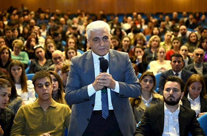 Mədəniyyət naziri Akademik Opera və Balet Teatrının kollektivi ilə görüşüb — FOTOLAR Mədəniyyət naziri Akademik Opera və Balet Teatrının kollektivi ilə görüşüb — FOTOLAR