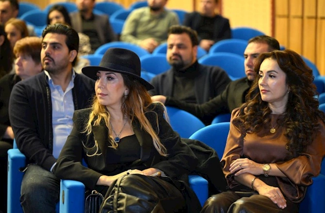 Mədəniyyət naziri Akademik Opera və Balet Teatrının kollektivi ilə görüşüb — FOTOLAR Mədəniyyət naziri Akademik Opera və Balet Teatrının kollektivi ilə görüşüb — FOTOLAR