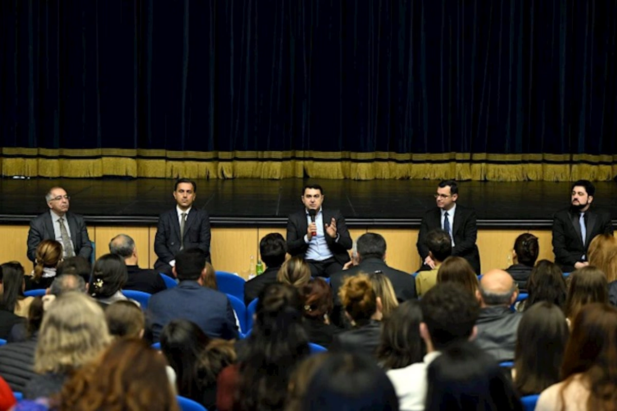 Mədəniyyət naziri Akademik Opera və Balet Teatrının kollektivi ilə görüşüb — FOTOLAR