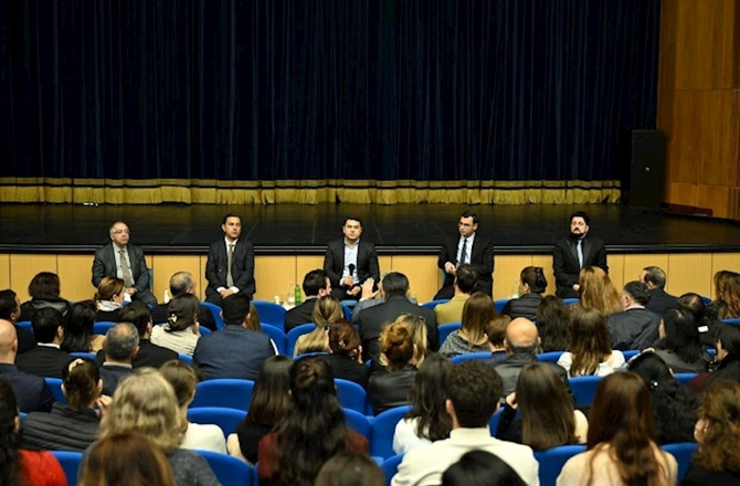 Mədəniyyət naziri Akademik Opera və Balet Teatrının kollektivi ilə görüşüb — FOTOLAR Mədəniyyət naziri Akademik Opera və Balet Teatrının kollektivi ilə görüşüb — FOTOLAR