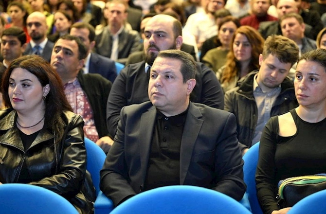 Mədəniyyət naziri Akademik Opera və Balet Teatrının kollektivi ilə görüşüb — FOTOLAR Mədəniyyət naziri Akademik Opera və Balet Teatrının kollektivi ilə görüşüb — FOTOLAR