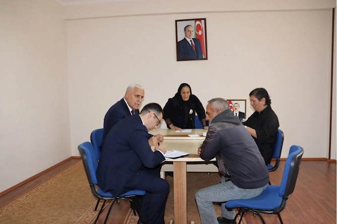 Millət vəkili Vüqar Rəhimzadə seçiciləri ilə görüşüb — FOTOLAR Millət vəkili Vüqar Rəhimzadə seçiciləri ilə görüşüb — FOTOLAR