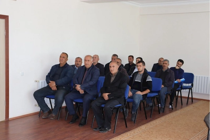 Millət vəkili Vüqar Rəhimzadə seçiciləri ilə görüşüb — FOTOLAR Millət vəkili Vüqar Rəhimzadə seçiciləri ilə görüşüb — FOTOLAR