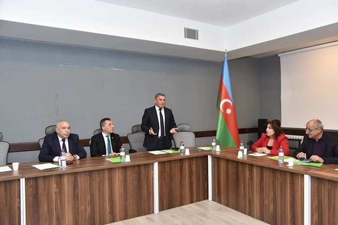 Ovçuluq təsərrüfatlarına ictimai nəzarətlə bağlı Dəyirmi Masa keçirildi — FOTOLAR Ovçuluq təsərrüfatlarına ictimai nəzarətlə bağlı Dəyirmi Masa keçirildi — FOTOLAR
