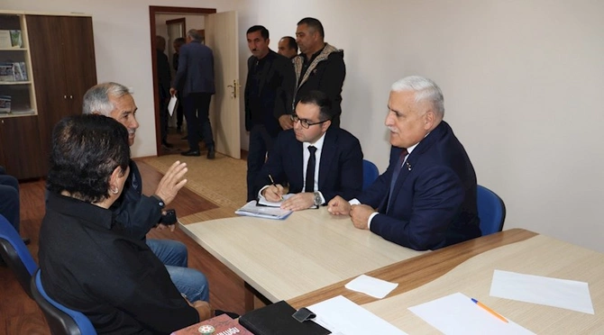 Millət vəkili Vüqar Rəhimzadə seçiciləri ilə görüşüb — FOTOLAR Millət vəkili Vüqar Rəhimzadə seçiciləri ilə görüşüb — FOTOLAR